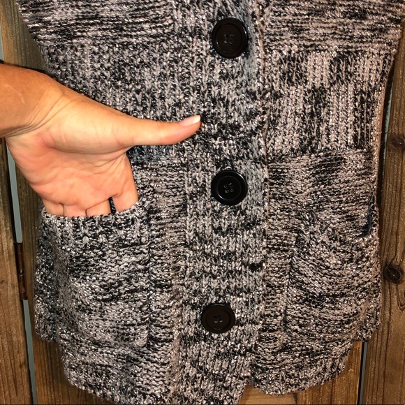 Kenneth Cole, medium. Black/white - Picture 3 of 5